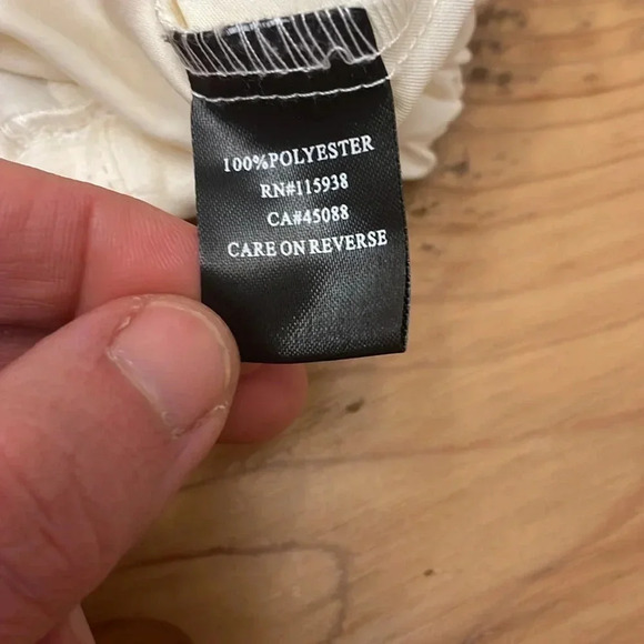 RedBerry Fashion cream button crop blouse small - Picture 5 of 9